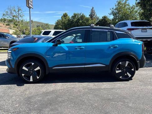 Certified 2025 Nissan Kicks SR FWD image 9
