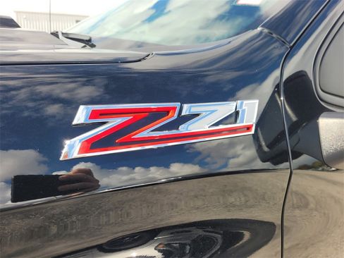 Used 2024 Chevrolet Silverado 1500 LT Trail Boss w/ Convenience Package II image 5