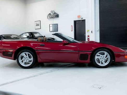 Used 1989 Chevrolet Corvette Convertible RWD image 9