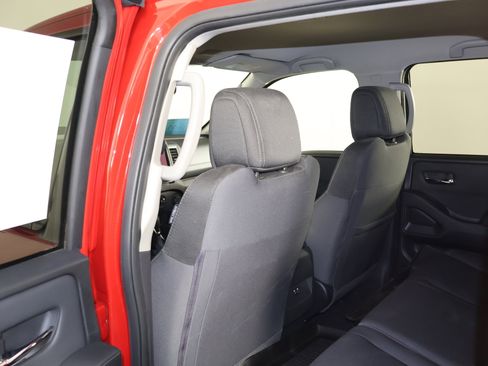 Used 2024 Nissan Frontier SV image 50