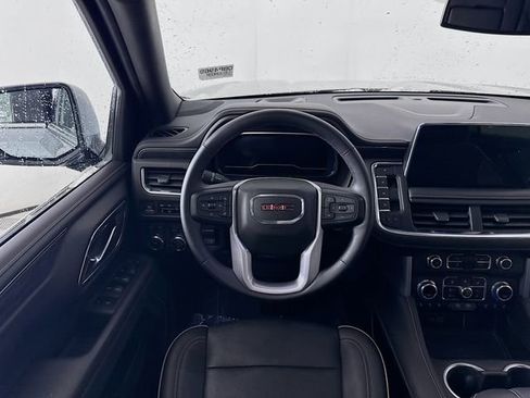Used 2023 GMC Yukon XL SLT w/ SLT Luxury Package image 24