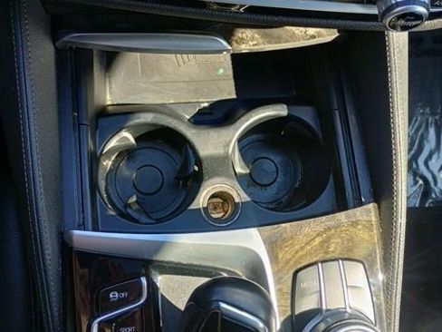 Used 2021 BMW 540i xDrive w/ M Sport Package image 33