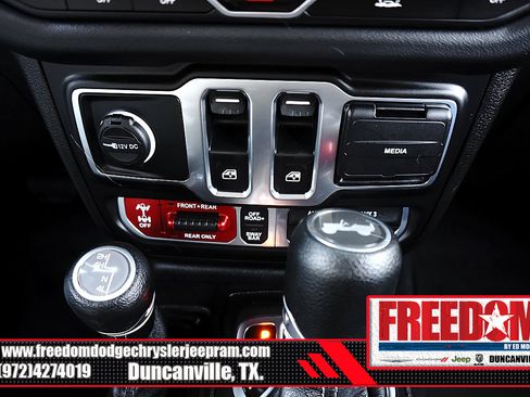 Used 2024 Jeep Wrangler Rubicon AWD/4WD image 19