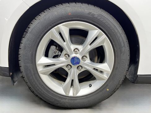 Used 2013 Ford Focus SE w/ SE Winter Pkg image 14