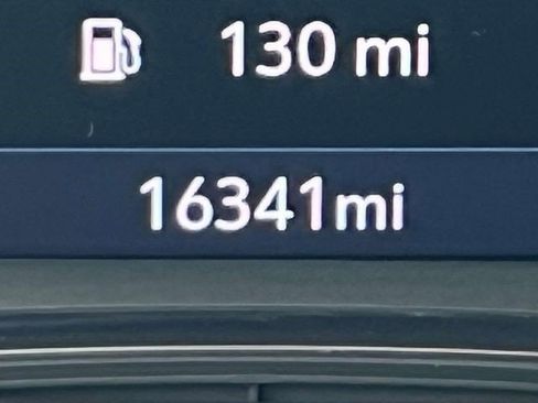 Certified 2023 Chevrolet Traverse LT w/ Rear Camera Mirror Package image 23