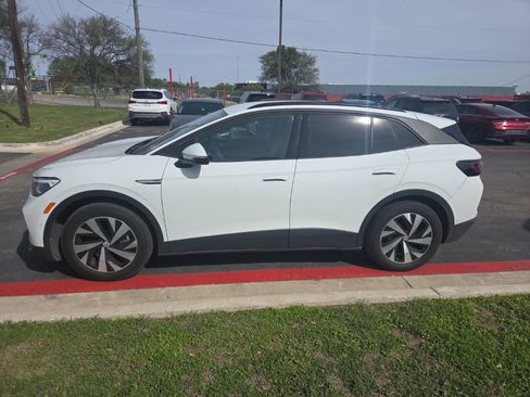 Used 2023 Volkswagen ID.4 Pro image 3