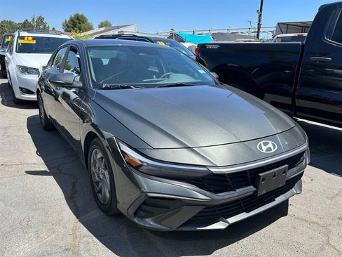 Used 2024 Hyundai Elantra SEL FWD image 8
