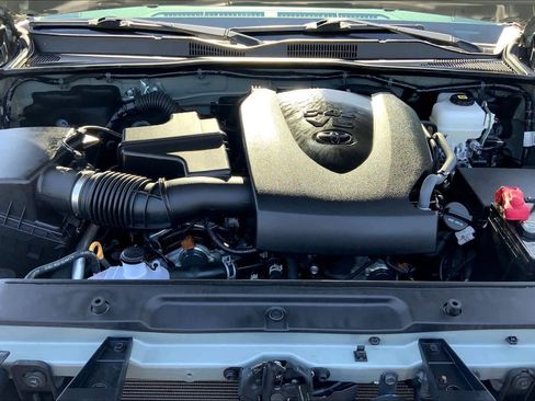 Certified 2023 Toyota Tacoma TRD Off-Road image 31