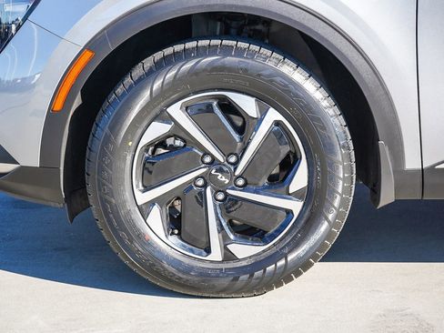 Used 2023 Kia Sportage LX image 5