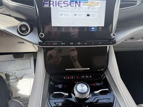 Used 2023 Jeep Wagoneer L Series III w/ Premium Group I image 18