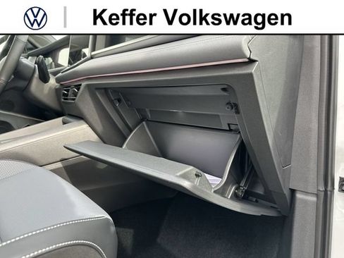 New 2026 Volkswagen Tiguan SE R-Line FWD image 35