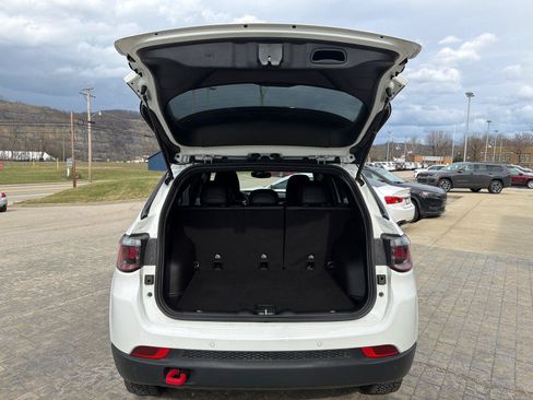 Used 2025 Jeep Compass Trailhawk AWD/4WD image 10