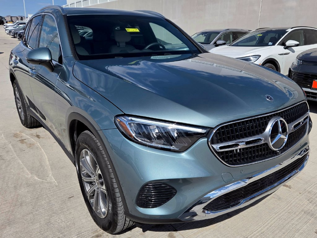 Used 2026 Mercedes-Benz GLC 300 image 2