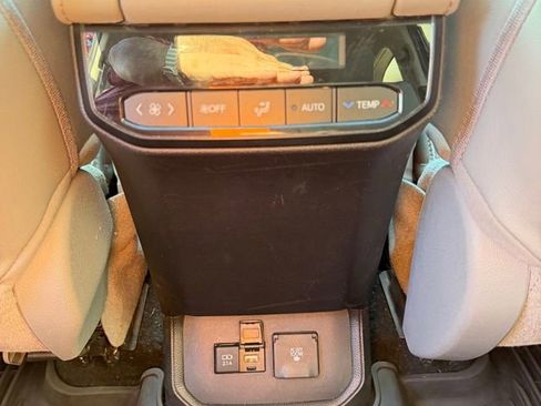 Used 2021 Toyota Highlander Limited AWD/4WD image 15