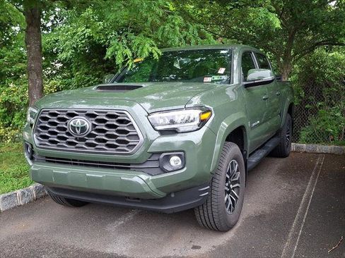 Certified 2021 Toyota Tacoma TRD Sport w/ Technology Package AWD/4WD image 3