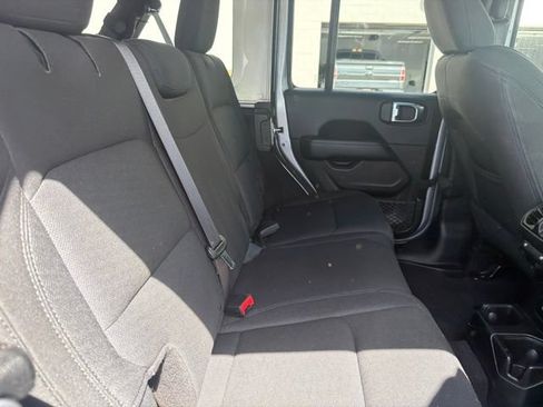 Used 2018 Jeep Wrangler Unlimited Sahara AWD/4WD image 23