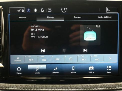 Used 2023 Chrysler Pacifica Touring-L image 17