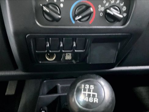 Used 2005 Jeep Wrangler X w/ Willys Edition Group AWD/4WD image 11