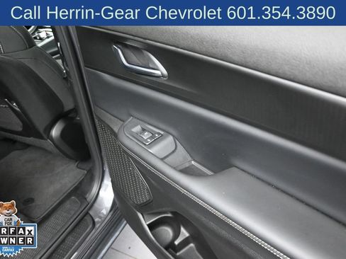 Used 2024 Jeep Grand Cherokee L Laredo RWD image 21