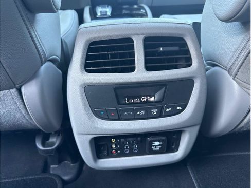 Used 2017 Honda Pilot Touring image 11