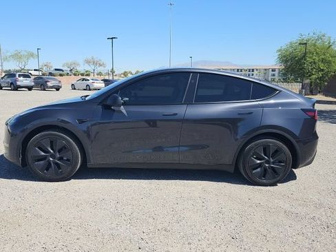 Used 2024 Tesla Model Y Long Range RWD image 7
