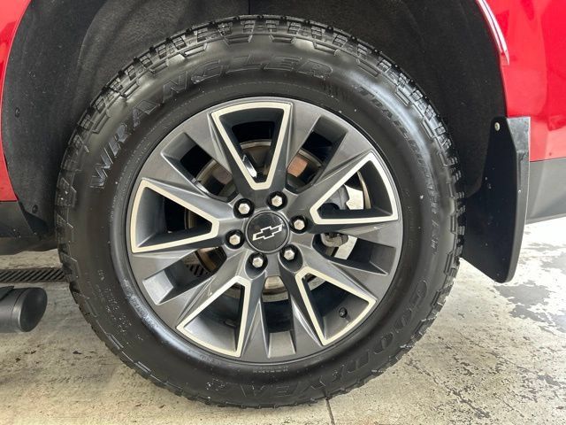 Used 2022 Chevrolet Tahoe Z71 w/ Luxury Package AWD/4WD image 7