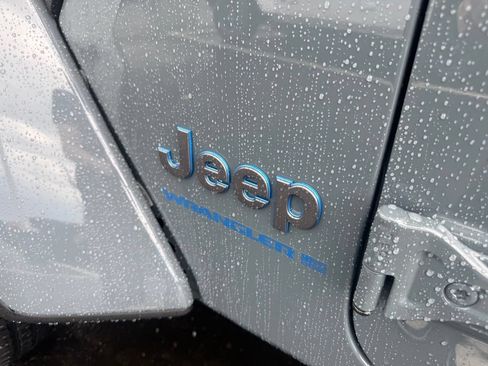 Used 2025 Jeep Wrangler Unlimited Sahara w/ Safety Group AWD/4WD image 15