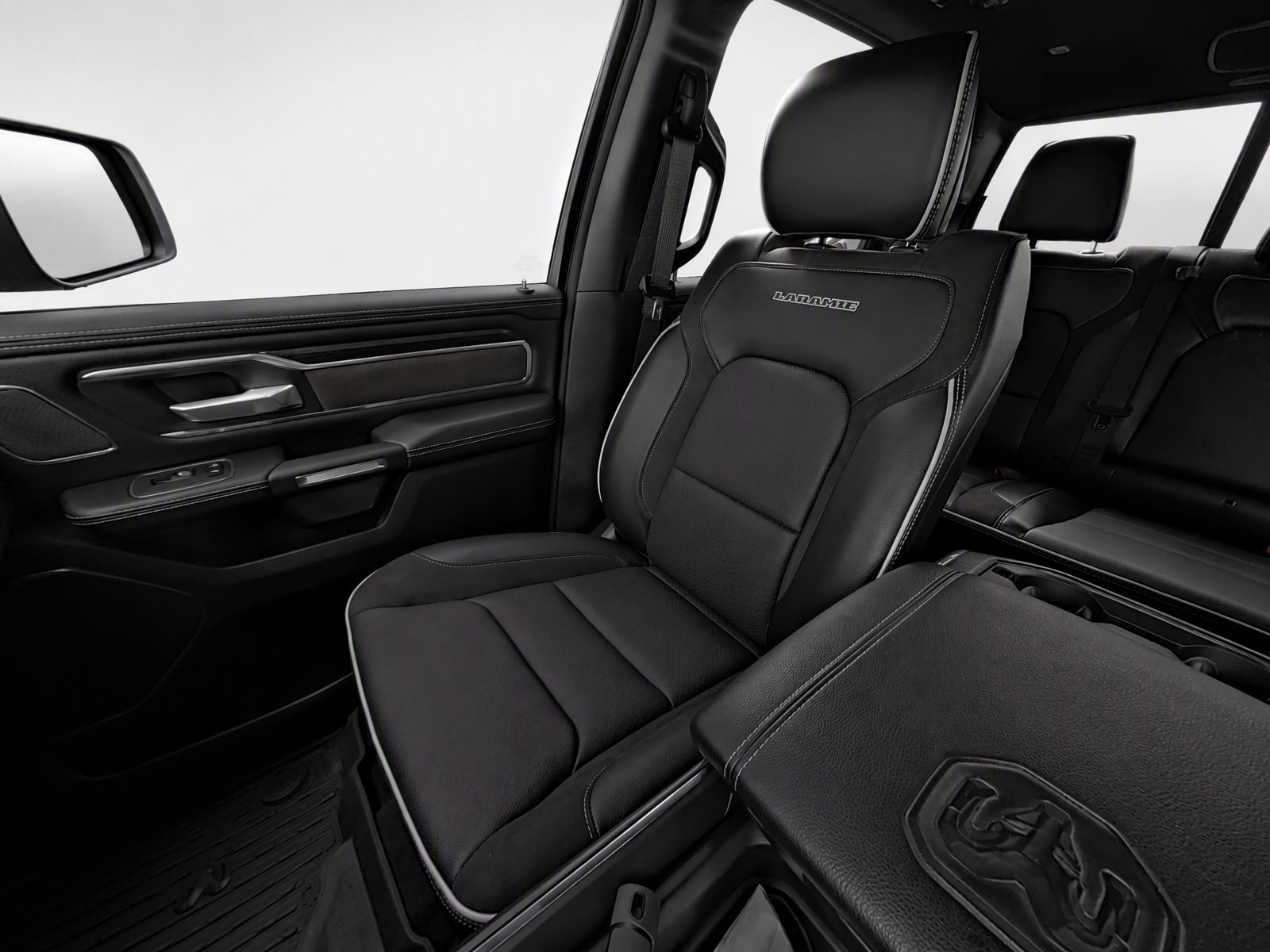 Used 2024 RAM 1500 Laramie AWD/4WD image 17