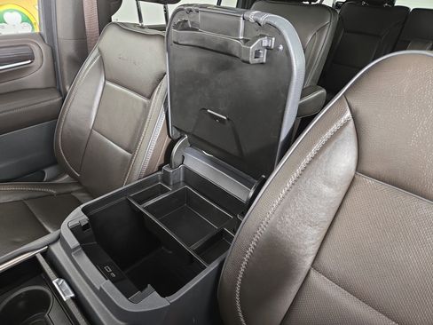 Used 2022 GMC Yukon XL Denali w/ Denali Premium Package image 30