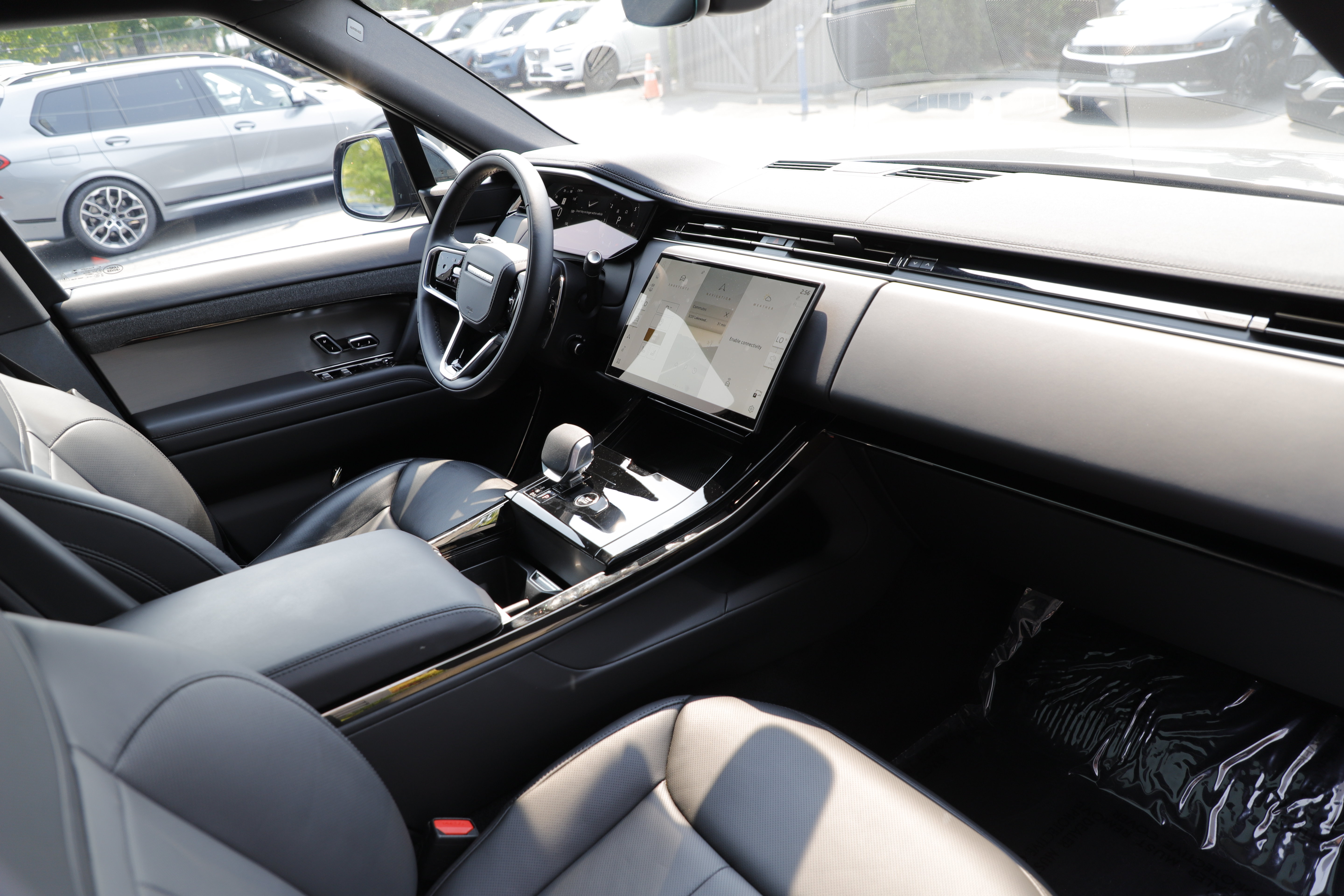 Certified 2026 Land Rover Range Rover Sport SE AWD/4WD image 9