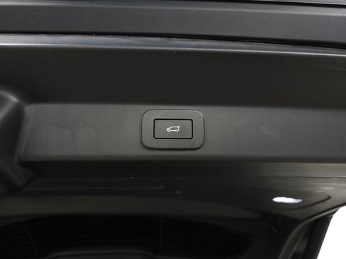 Used 2024 Land Rover Range Rover Sport Dynamic SE AWD/4WD image 9