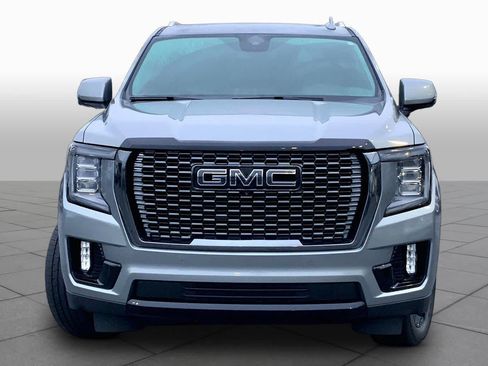 Used 2023 GMC Yukon SLT w/ SLT Premium Package AWD/4WD image 4