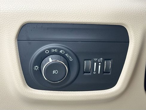 Used 2023 Jeep Grand Cherokee L Limited w/ Luxury Tech Group II RWD image 10