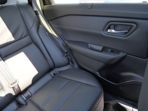 Used 2025 Nissan Rogue SL w/ Tech Package image 14