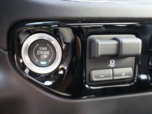 Used 2023 Chevrolet Silverado 1500 LTZ w/ LTZ Premium Package image 24