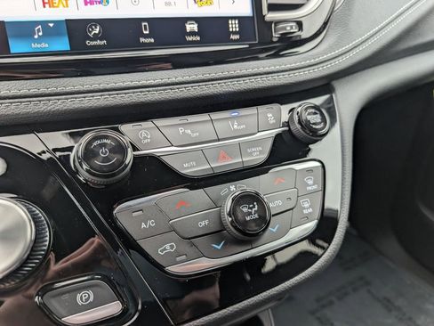 New 2026 Chrysler Pacifica Select image 28