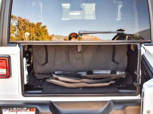 Used 2024 Jeep Wrangler Sport S image 22