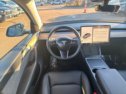 Used 2025 Tesla Model Y Long Range image 13