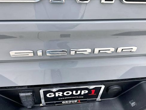 Used 2024 GMC Sierra 1500 AT4 w/ Technology Package AWD/4WD image 10