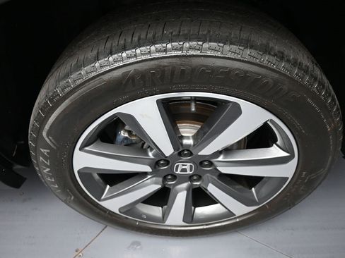 Certified 2024 Honda Pilot Touring image 15