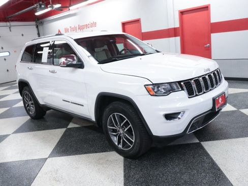 Used 2018 Jeep Grand Cherokee Limited RWD image 3