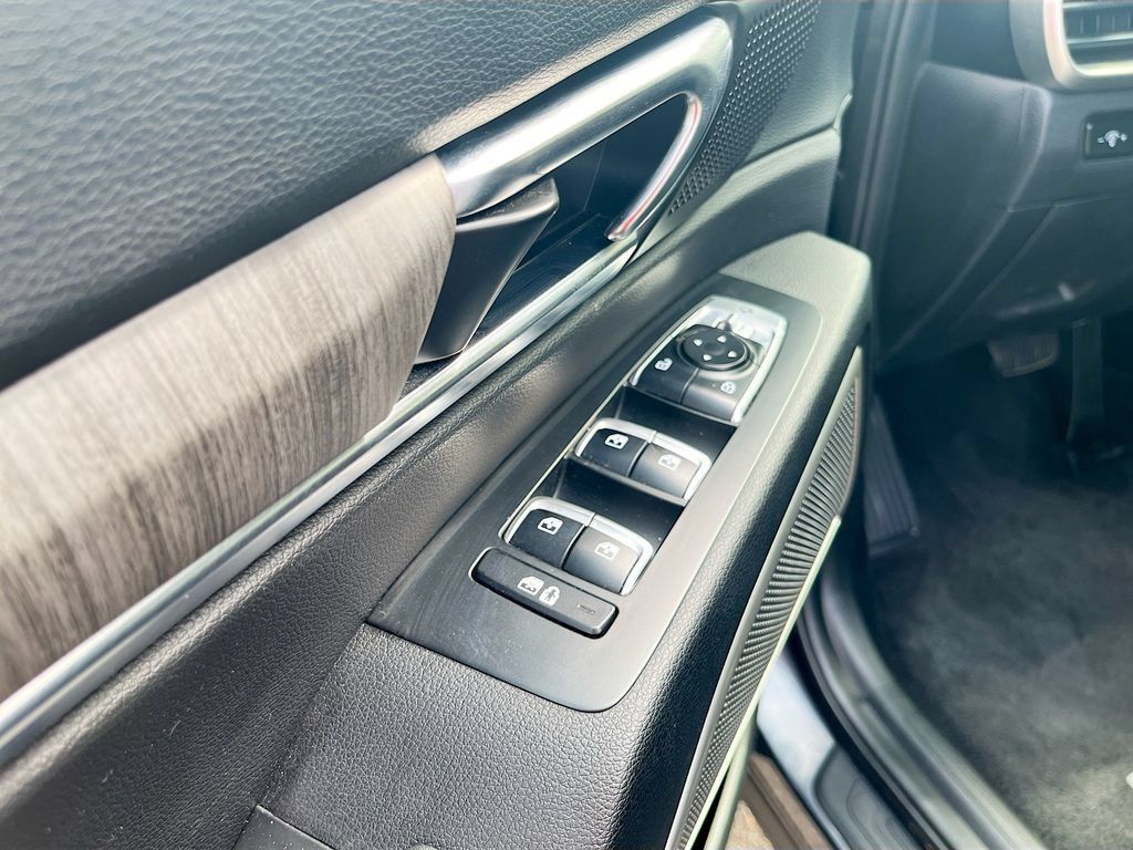 Used 2023 Kia Telluride EX w/ EX Captain's Chair Package AWD/4WD image 18