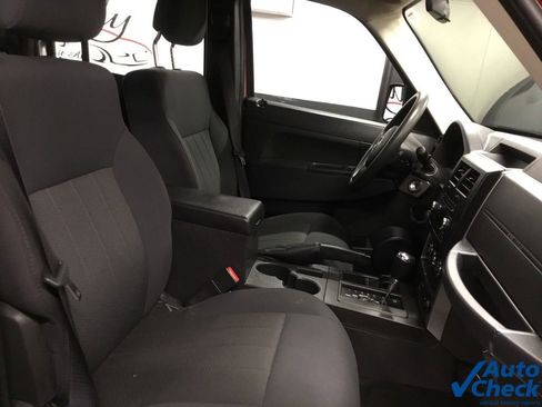 Used 2011 Jeep Liberty Sport image 32