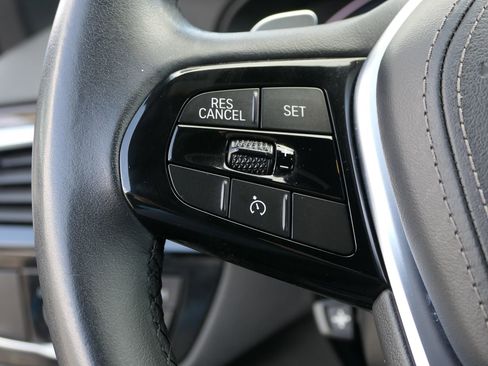 Used 2020 BMW 530e w/ Convenience Package image 16