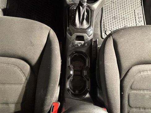 Used 2017 Jeep Renegade Altitude image 11
