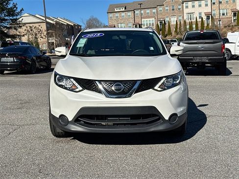 Used 2018 Nissan Rogue Sport SV image 2