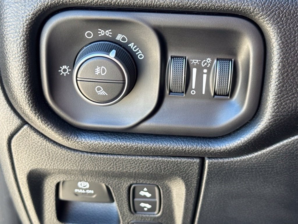 Used 2025 RAM 1500 Big Horn AWD/4WD image 28