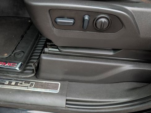 Used 2022 GMC Sierra 2500 AT4 w/ AT4 Preferred Package image 15