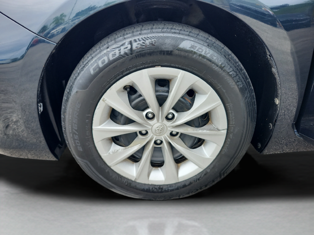 Used 2015 Toyota Camry LE FWD image 35