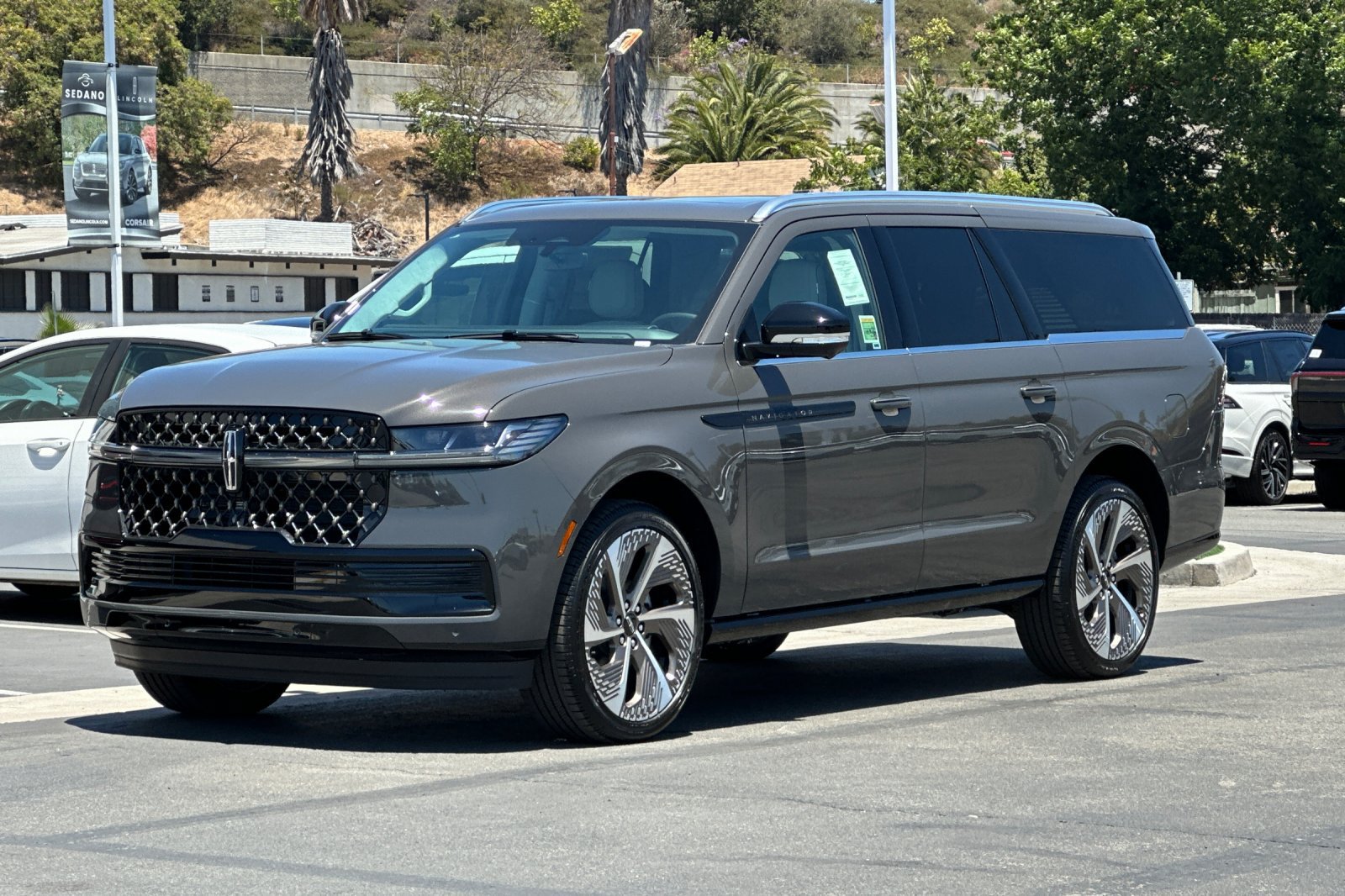 New 2026 Lincoln Navigator L Black Label AWD/4WD image 7